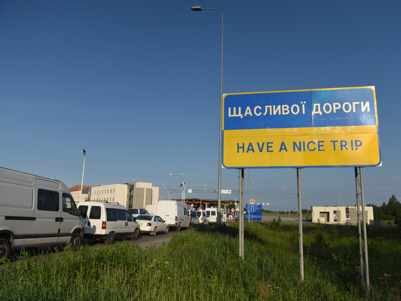 Польські прикордонники тестують нову систему контролю з Україною. ДПСУ попереджає про можливі затримки