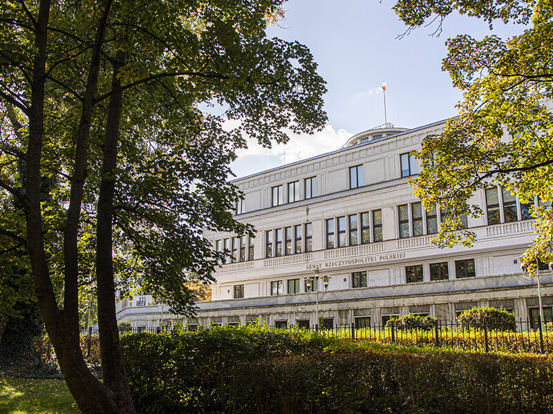 Польский Сенат принял закон о помощи гражданам Украины. О чем в нем говорится?