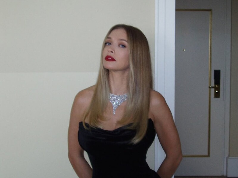 Брежнева показала, какие упражнения для хорошей фигуры делает дома. Наглядный результат