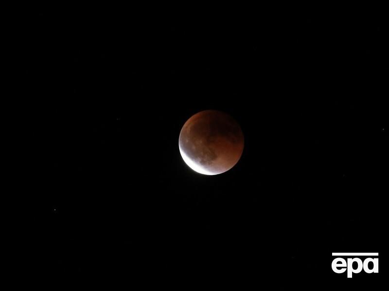 Луна отдаляется от Земли. Ученые рассказали, чем это грозит