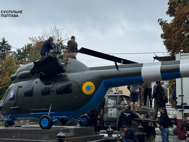 У Полтаві на місці пам'ятника, присвяченого російському царю, поставили вертоліт. І одразу демонтували