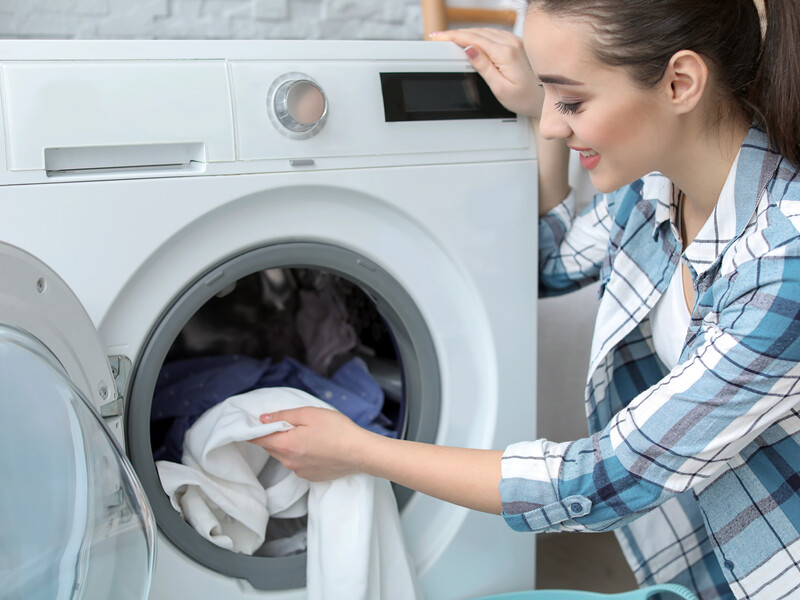 Бросьте это в машинку перед стиркой – и самое грязное белье станет безукоризненно чистым. Секретный трюк