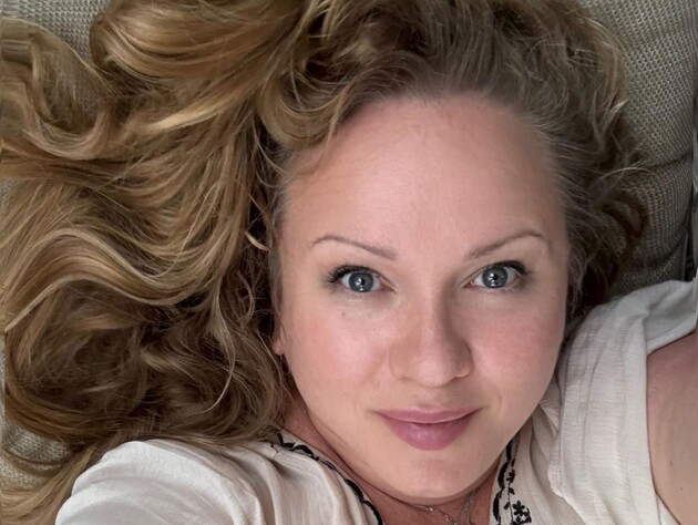 Жураковская показала редкостное фото сестры. Поклонников поразило их сходство