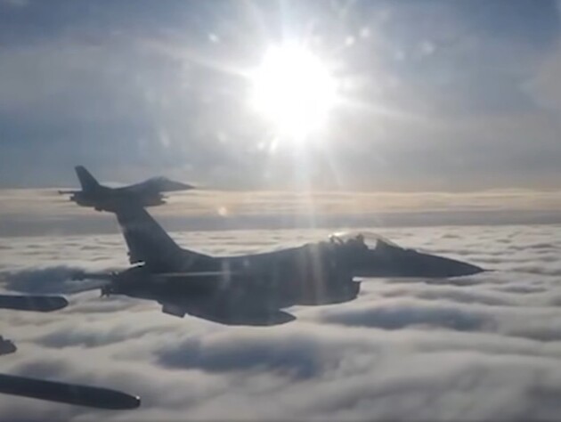 На их счету – львиная доля сбитых Х-101. ВСУ показали боевую работу F-16 по российским ракетам. Видео