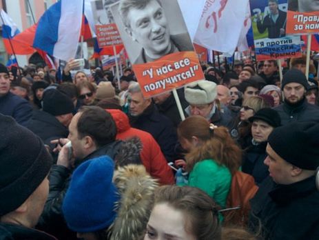 Михаила Касьянова облили зеленкой на Марше памяти Немцова