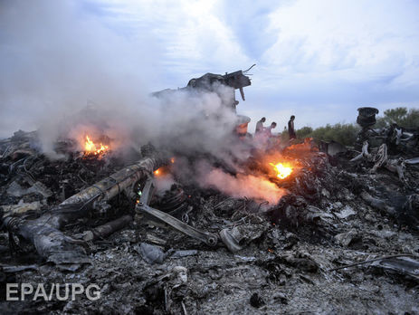 Boeing 777, що здійснював рейс MH17 (Амстердам Куала-Лумпур), зазнав аварії 17 липня 2014 року поблизу Тореза Донецької області