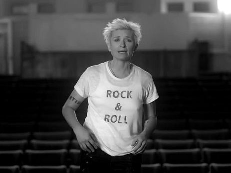 Арбеніна знялася оголеною в кліпі 