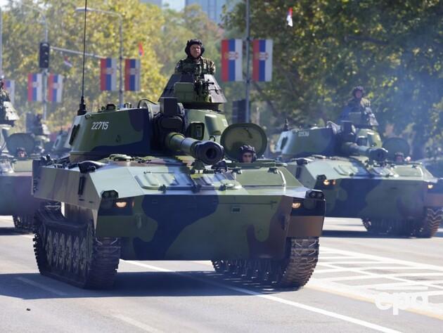 Сербія провела масштабний військовий парад із російською й китайською технікою. Фото