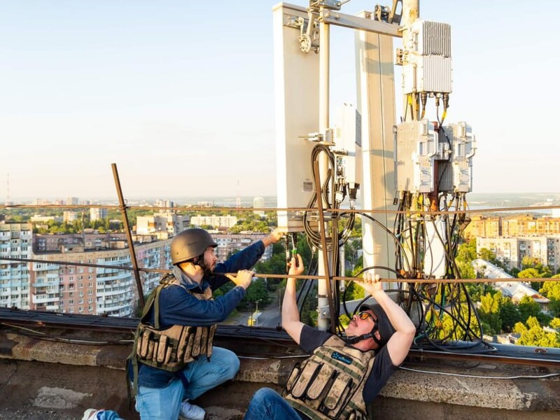 РФ масово атакує дронами мобільні вишки у прикордонні України – експерт