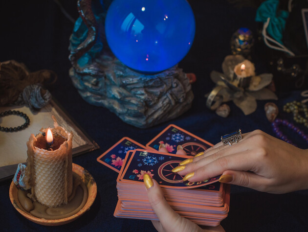Через війну в Україні виник попит на карти Таро – Forbes