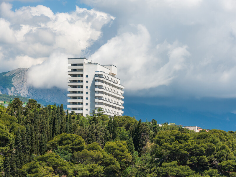 В Крыму дроны ударили по санаторию с "очень важными гостями". Оккупационная власть сообщила о погибших