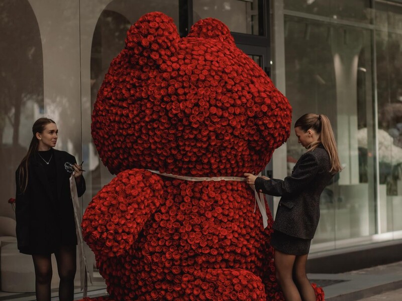 В сети разгорелся скандал вокруг букета за 536 тыс. грн. Что об этом известно