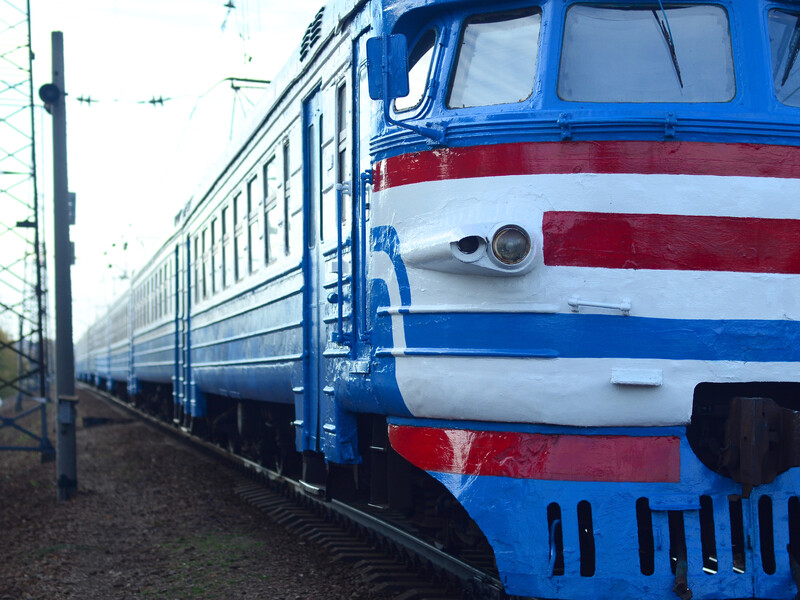 "Укрзалізниця" показала поезд, который россияне повредили в Полтавской области. Видео