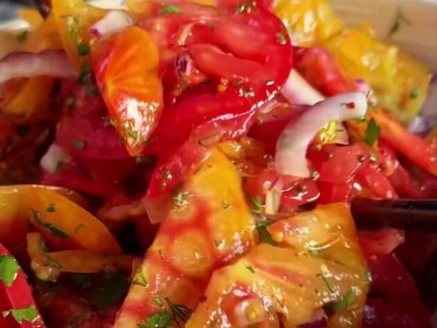 Поки є помідори, обов'язково зробіть цей простий і надзвичайно смачний салат