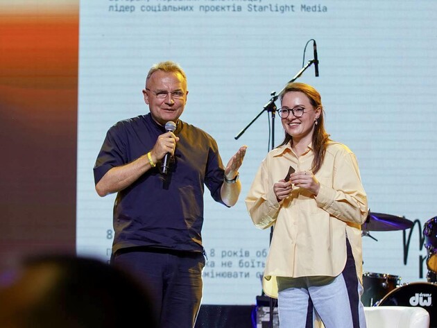 Садовый заявил, что прослушку в его кабинете нашли после визита первых лиц страны. О ком речь?