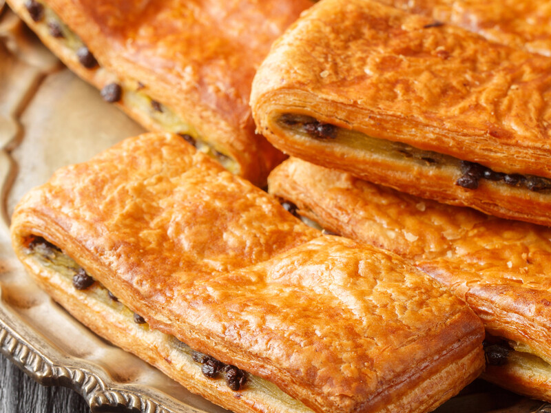 Зробіть це ідеальне тісто, покладіть начинку – і отримаєте неймовірні слойки. Рецепт на пів години