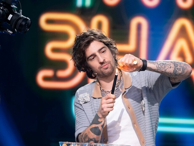 Замість браслетів – новенький Rolex. Скільки коштує годинник, який засвітив Dantes