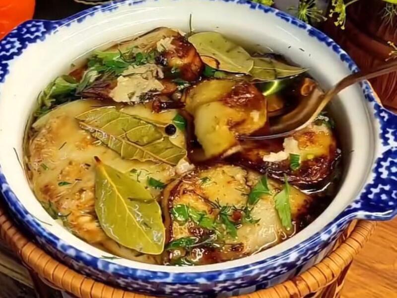 Залейте баклажаны этим маринадом – и через три дня получится изумительная закуска. Очень простой рецепт