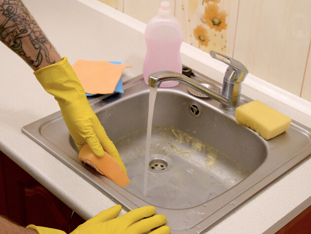 Не можете отмыть раковину? Воспользуйтесь этими копеечными средствами – они точно помогут