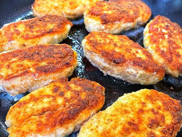 Ці соковиті котлети можна з'їсти всі за раз – блогерка поділилася найкращим рецептом
