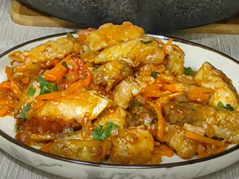 Протушите филе пиленгаса с этими овощами – и оно получится невероятно нежное и сочное. Рецепт