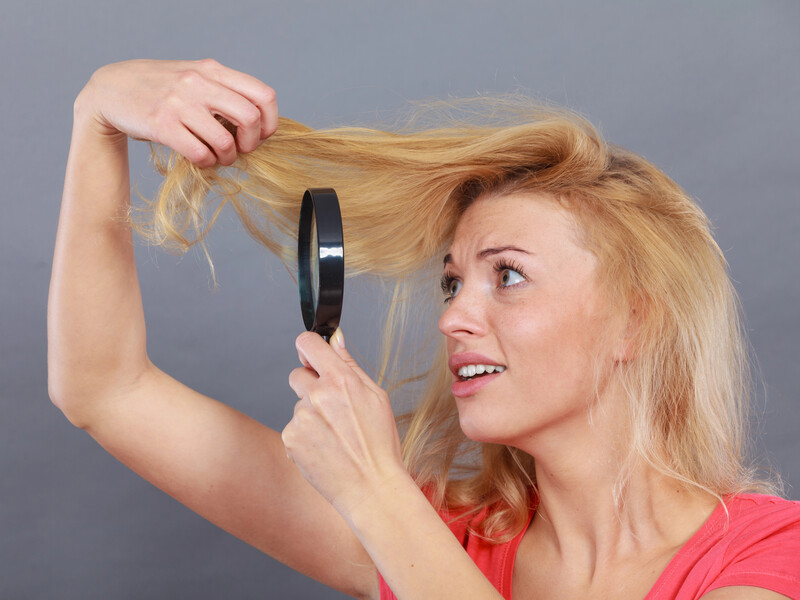 Намочите этим волосы – и жвачка отлипнет сама безо всяких усилий. Лайфхак