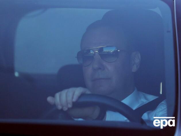 Медведев заявил, что Трамп попал в 