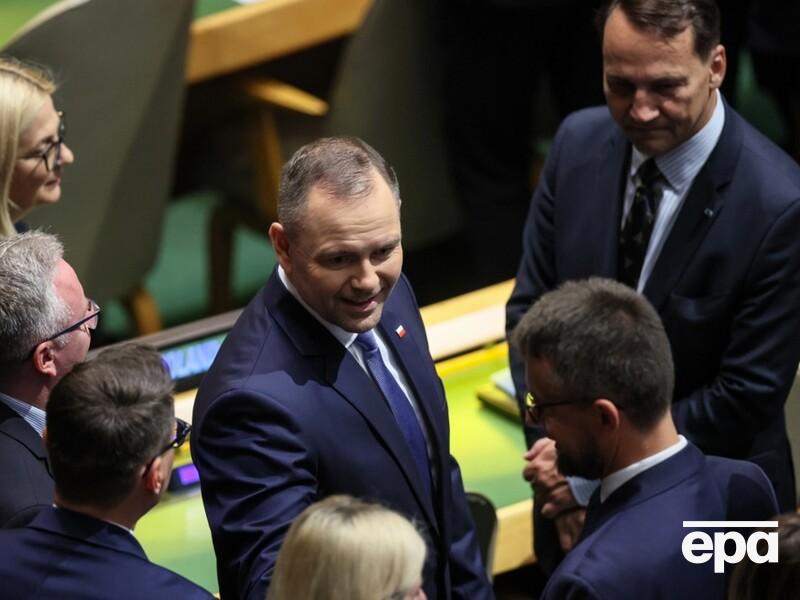 Президент Польши на заседании Генассамблеи ООН повторил свой "странный жест". Что он употребляет