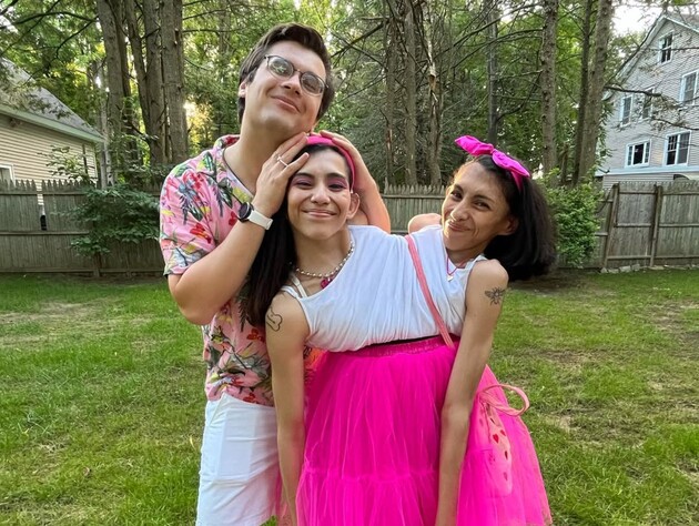 25-річна мексиканка, яка має сіамську сестру-близнючку, відмовилася народжувати дітей від свого чоловіка