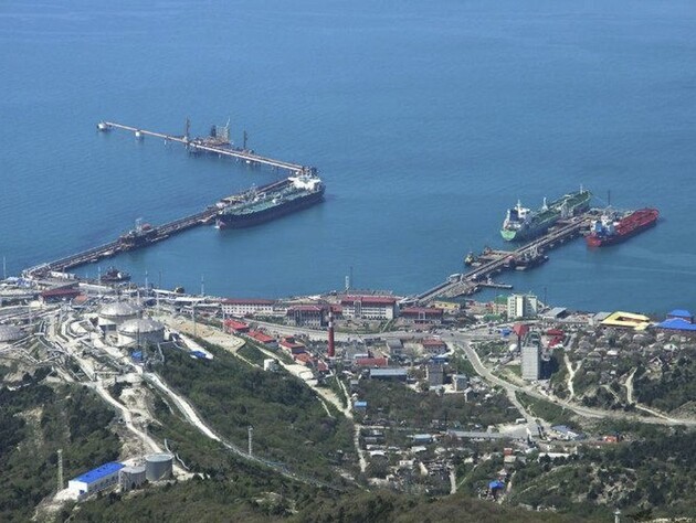 Дрони зупинили роботу двох головних нафтових портів РФ у Чорному морі – Bloomberg