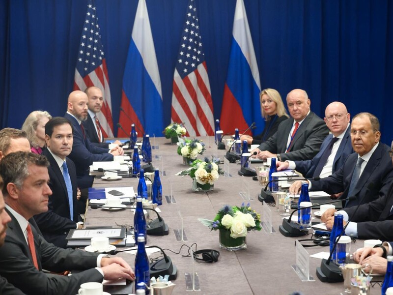 Рубіо зустрівся з Лавровим і закликав припинити вбивати українців. У Москві це назвали "звірянням годинника"