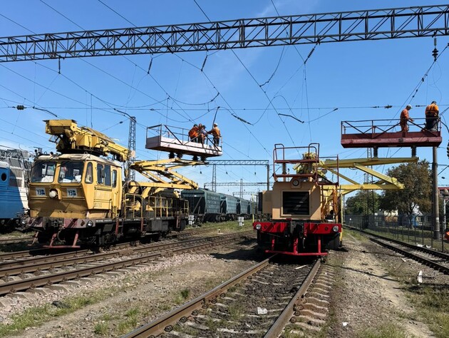 Через обстріл РФ частина Вінницької області залишилася без світла, на півдні країни пошкоджено залізницю