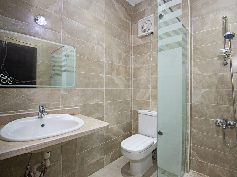 Поместите это в сливной бачок – и унитаз засияет чистотой, а туалет будет благоухать ароматом. Лайфхак