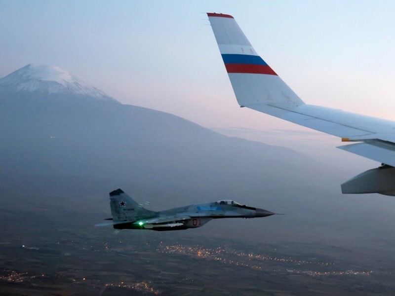 Бойцы ГУР сожгли российские самолеты Ан-26 в оккупированном Крыму. Видео