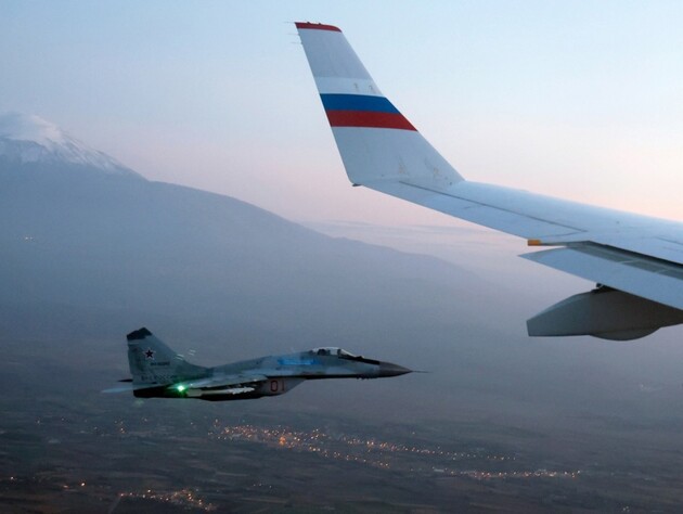 Бойцы ГУР сожгли российские самолеты Ан-26 в оккупированном Крыму. Видео