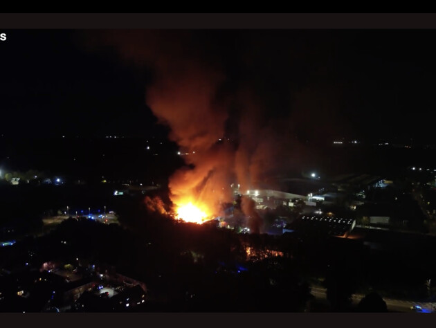 Сильный взрыв произошел в британском городе, где строят крупнейшее производство дронов. Фото, видео 