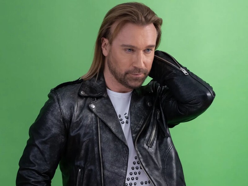 Винник публічно заспівав російською. У мережі помітили, що він зачистив гнівні коментарі