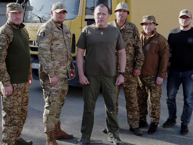 "Українська команда" передала вантажівку батальйону "Свобода" на фронт – Палатний 