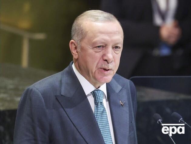 Эрдогану пришлось ждать посреди улицы Нью-Йорка, пока проедет кортеж Трампа. Видео