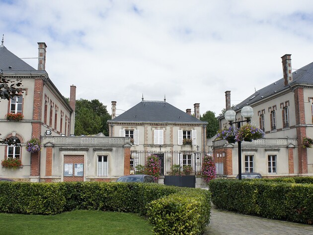 У Франції неідентифіковані дрони кружляли над військовою базою – ЗМІ