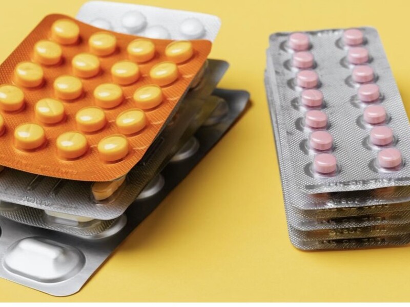 "Дарница" через Антимонопольный комитет пытается заставить украинцев покупать свои дорогие лекарства – политолог