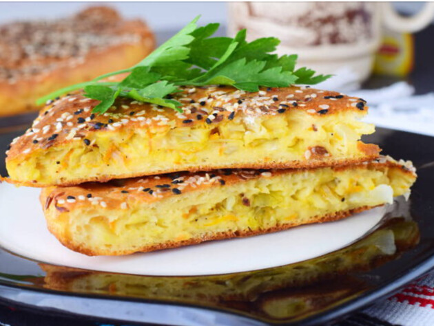 Сделайте это с кефиром перед добавлением в тесто – и заливной пирог с капустой станет еще вкуснее