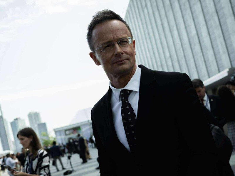 Сійярто відреагував на санкції України проти угорських військових: пригрозив блокуванням вступу в ЄС