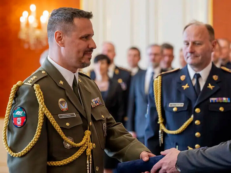 В Чехии напали с ножом на генерала, ответственного за разведку и развитие беспилотников