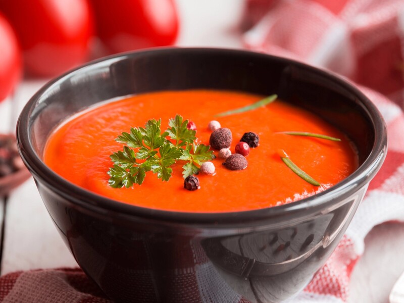 Просто взбейте эти запеченные овощи – и получите вкуснейший крем-суп за несколько минут