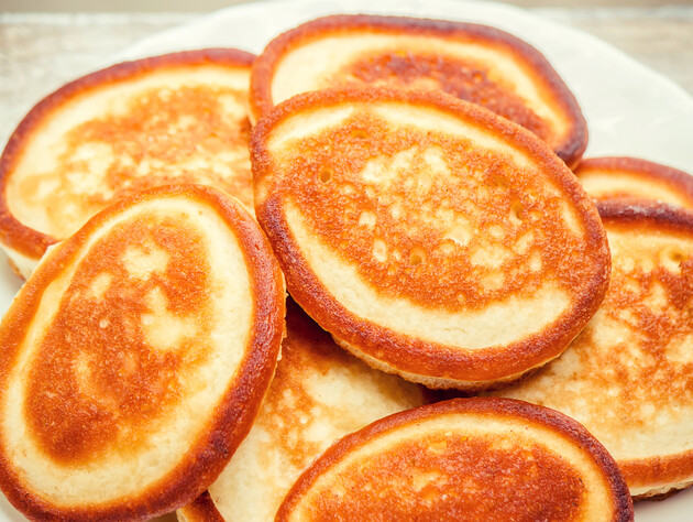 Секрет пухких оладок розкрито в цьому вдалому рецепті. Ось як потрібно правильно змішувати інгредієнти