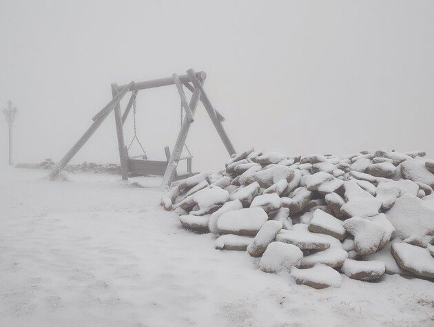 В Карпатах уже снег и мороз. Фото
