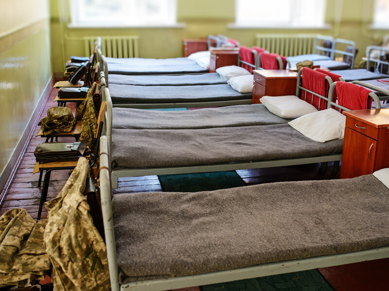 В Днепропетровской области украли 14 млн на кроватях для армии – ГБР