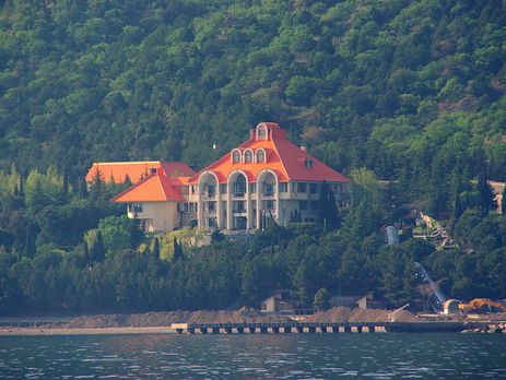 Суд арестовал резиденцию президента Украины в Крыму