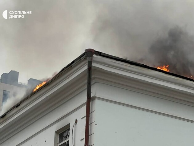 Россияне атаковали Днепр. Есть пожары, более 10 человек посекло обломками. Фото, видео